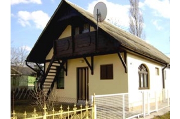 Hungría Chata Buzsák, Exterior